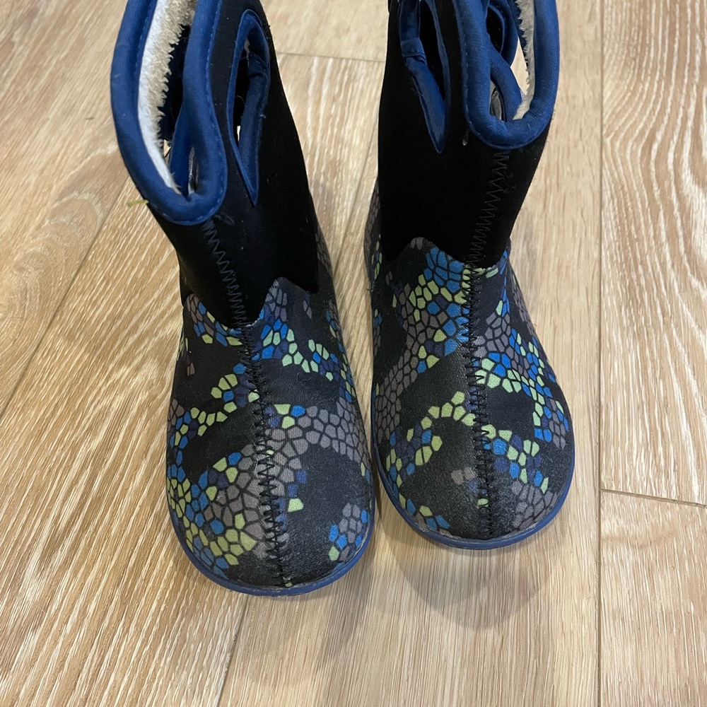 Bogs Kids Black and Blue Patterned Boots
